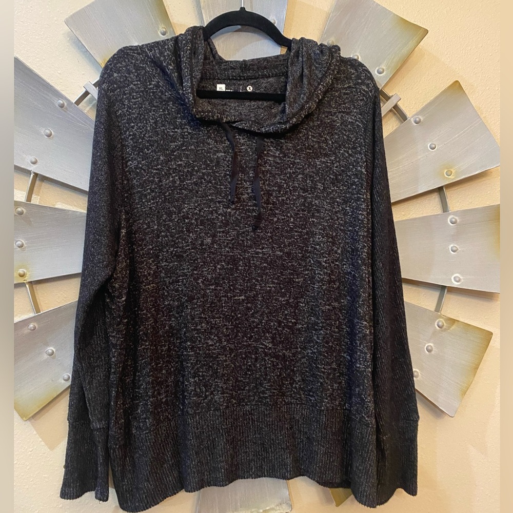 🦃 Xersion Charcoal and Black hooded sweater